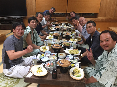 生ビールで乾杯！　大宴会が始まった　撮影:おかみさん