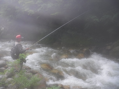 深山幽谷の釣り