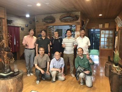 ロビーで記念写真