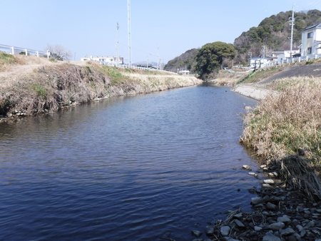 橋を越えたところの淵尻