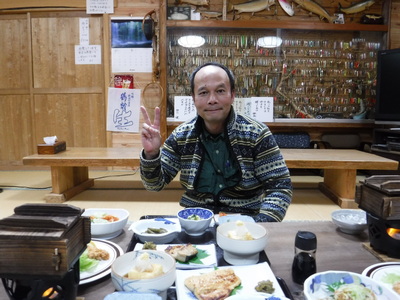 荒沢ヒュッテの食堂にて