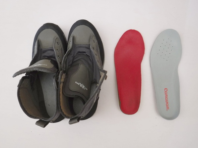 赤色が SOFSOLE のインソール