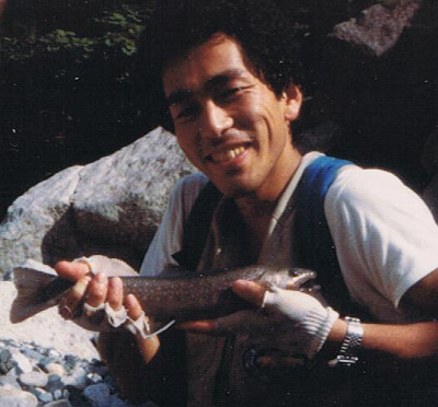 旧いアルバムから、大学時代の宮田さんと大イワナ
